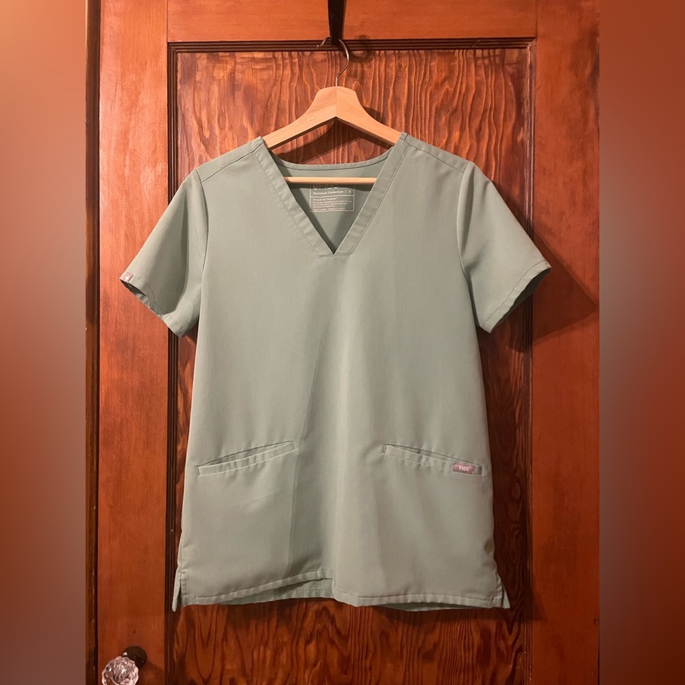FIGS Casma Scrub Top in Jade Size Small